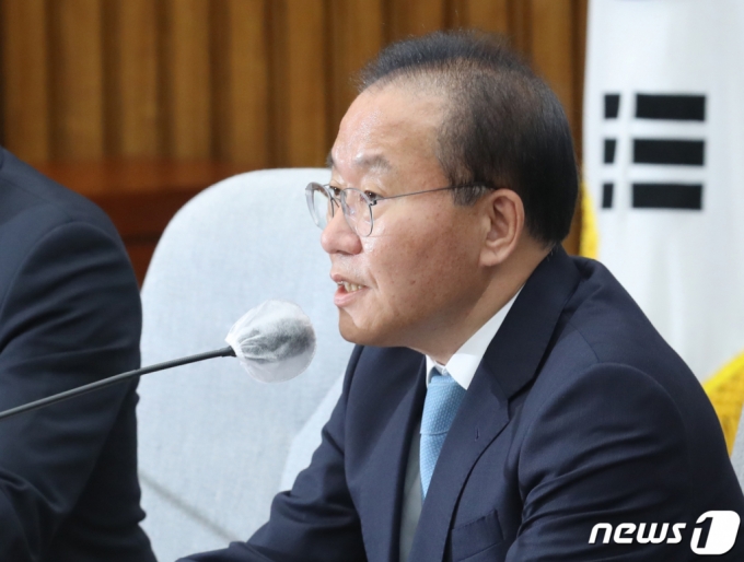 (서울=뉴스1) 송원영 기자 = 윤재옥 국민의힘 원내대표가 26일 오전 서울 여의도 국회에서 열린 원내대책회의에서 모두 발언을 하고 있다. 2023.5.26/뉴스1 Copyright (C) 뉴스1. All rights reserved. 무단 전재 및 재배포 금지.