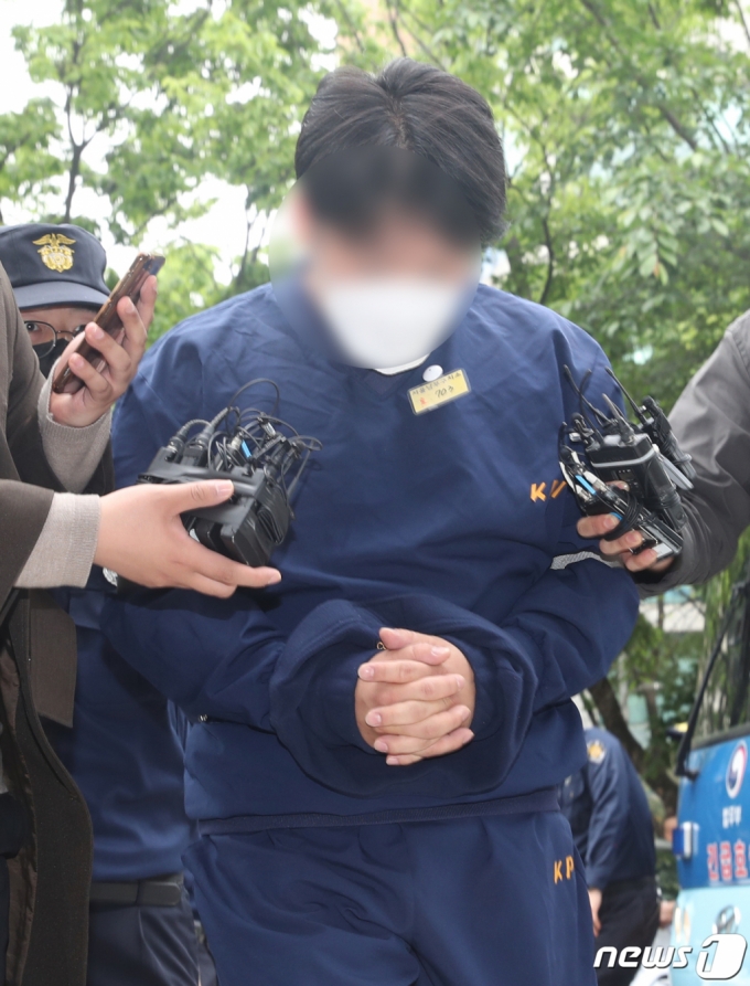 소시에테제네랄(SG)증권발 폭락 사태와 관련해 주가조작 의혹을 받는 라덕연 투자자문업체 대표 측근 프로골퍼 출신 안모씨가 지난 12일 오전 서울 양천구 서울남부지방법원에서 열리는 구속 전 피의자심문(영장실질심사)에 출석하고 있다. /사진=뉴스1  