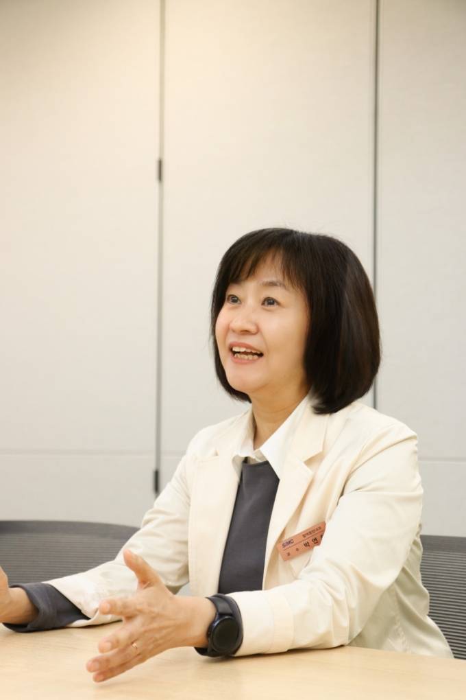 박연희 삼성서울병원 혈액종양내과 교수가 엔허투 등 유방암 치료 전략에 대해 이야기하고 있다. /사진=삼성서울병원