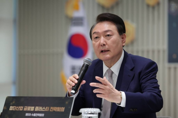 윤석열 대통령이 1일 서울 강서구 서울창업허브 엠플러스에서 열린 제5차 수출전략회의를 주재하고 있다. (사진=대통령실 제공) /사진=뉴시스