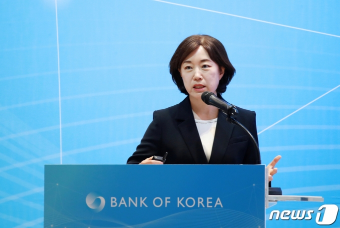 (서울=뉴스1) = 서영경 한국은행 금융통화위원이 25일 오전 서울 중구 한국은행에서 열린 2023년 한국은행 노동시장 세미나에서 발표하고 있다. (한국은행 제공) 2023.4.25/뉴스1 Copyright (C) 뉴스1. All rights reserved. 무단 전재 및 재배포 금지.