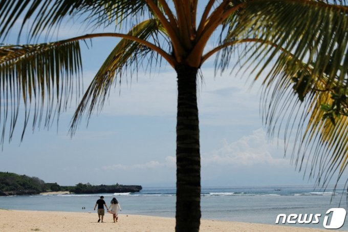 **해당 기사와 직접적인 연관 없음. 인도네시아 발리 누사 두아 해변에서 관광객들이 휴식을 즐기고 있다.   /사진=ⓒ 로이터=뉴스1 