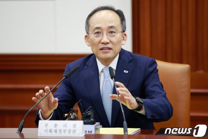 (서울=뉴스1) 안은나 기자 = 추경호 경제부총리 겸 기획재정부 장관이 5일 정부서울청사에서 열린 서비스 산업 발전 TF 회의에 참석해 모두 발언하고 있다. 2023.6.5/뉴스1 Copyright (C) 뉴스1. All rights reserved. 무단 전재 및 재배포 금지.