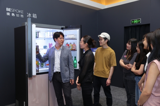 삼성전자가 중국 베이징에서 '2023 중국 테크 세미나'를 개최해 2023년형 TV와 생활가전 제품들의 신기술을 소개하는 이미지/사진제공=삼성전자