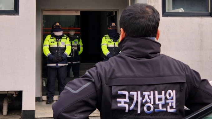 국가정보원이 2022년 12월 19일에 제주시에서 임무 수행 중이다. (사진은 기사와 직접적인 관련이 없음)/사진=뉴시스