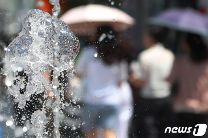 사진]'덥다 더워' 올해 첫 폭염주의보…대구·광주 최고 34도 - 머니투데이