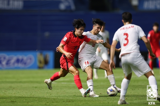 변성환호, '힘 축구' 이란에 0-2 패... 조 2위로 8강 진출→개최국 태국과 맞대결'