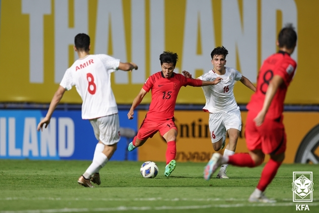 변성환호, '힘 축구' 이란에 0-2 패... 조 2위로 8강 진출→개최국 태국과 맞대결'