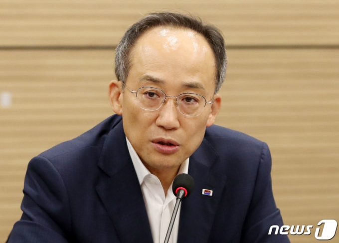 (서울=뉴스1) 박세연 기자 = 추경호 경제부총리 겸 기획재정부 장관이 26일 오전 서울 마포구 상장회사회관에서 열린 중견기업인 간담회에서 모두발언을 하고 있다. 2023.6.26/뉴스1 Copyright (C) 뉴스1. All rights reserved. 무단 전재 및 재배포 금지.