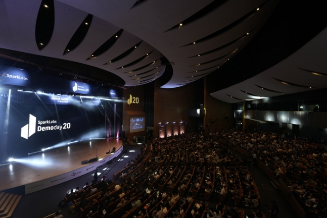 지난 4월 20일 코엑스 오디토리움에서 열린 &#039;스파크랩 데모데이 20&#039; 모습/사진제공=스파크랩