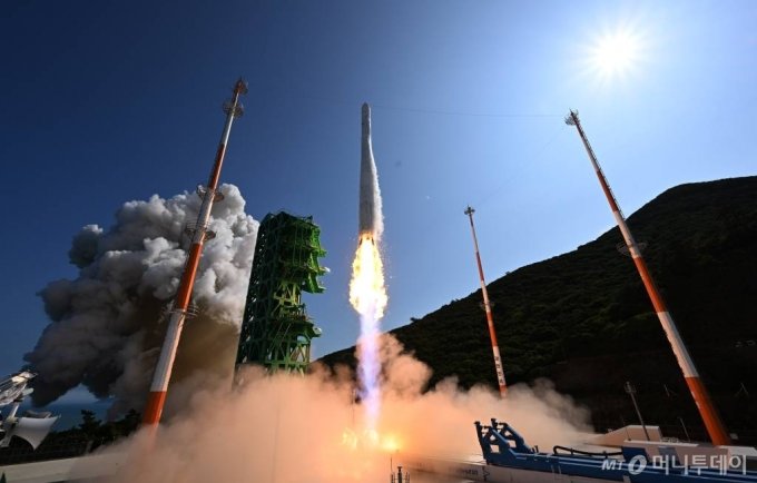 순수 국내기술로 제작된 한국형 최초 우주발사체 '누리호'(KSLV-Ⅱ)'가 21일 전남 고흥군 나로우주센터에서 발사되고 있다. (기사 내용과 직접적 관련 없음) 2022.6.21/뉴스1
