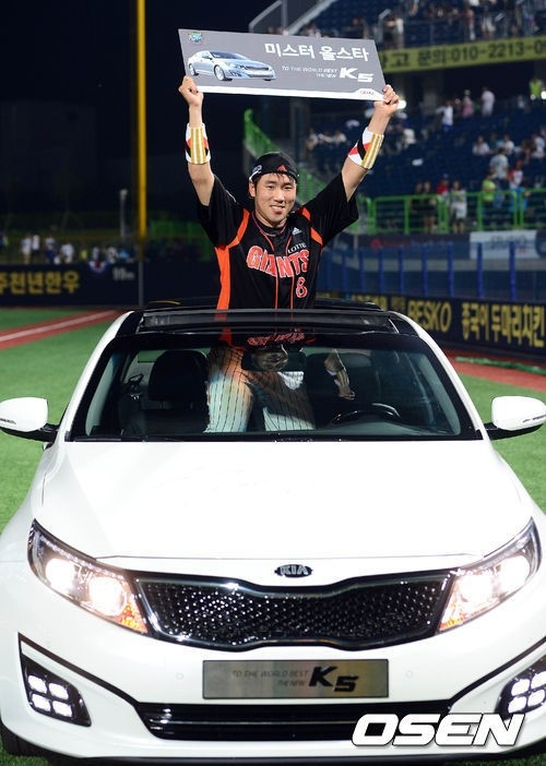 ؿ찡 2013 KBO ýŸ MVP    ϰ ִ.