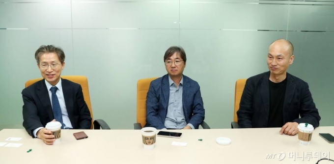 왼쪽부터 조규곤 파수 대표, 최일훈 소만사 사장, 윤두식 지란지교시큐리티 대표가 머니투데이 회의실에서 AI리터러시 대담에 참가하고 있다. /사진=김휘선 기자 hwijpg@