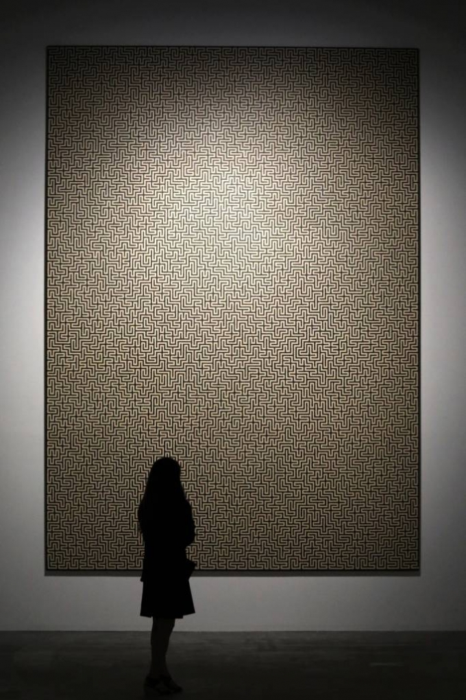 [서울=뉴시스] 박진희 기자 = 리움미술관은 24일 서울 용산구 리움미술관에서 관습을 비트는 해학과 시각성에 대한 비평적 탐구를 펼치는 작가 김범의 서베이 전시 '바위가 되는 법' 언론공개회를 갖고 주요 작품을 소개하고 있다. 2023.07.24.