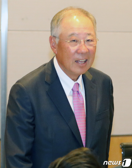 (서울=뉴스1) 박세연 기자 = 류진 풍산그룹 회장이 6일 오전 서울 영등포구 여의도 전경련회관에서 열린 한·일 산업협력 포럼에 참석하고 있다. 2023.7.6/뉴스1 Copyright (C) 뉴스1. All rights reserved. 무단 전재 및 재배포 금지.