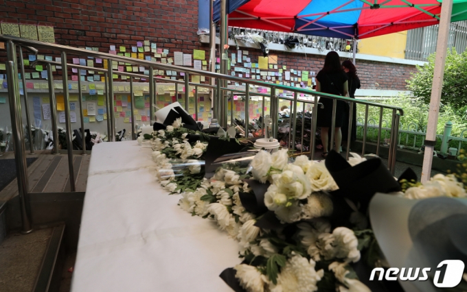 "지금이 80년대냐" 체벌 없앴더니 교사를 '퍽'…책임 빠진 학생인