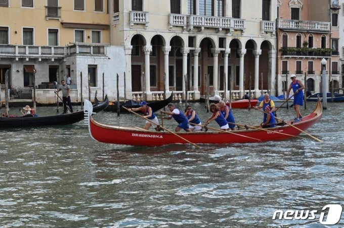 지난 7월31일(현지시간) 이탈리아 북부 수상도시 베네치아를 위험에 처한 세계유산 목록에 넣어야 한다는 권고가 나왔다. 지난 1987년 세계유산에 등재된 베네치아가 위험에 처했다는 권고는 이번이 두 번째다. 유네스코는 이탈리아 당국이 '지속 가능한 관광'을 위한 별다른 조처를 취하지 않았다고 강조했다. /사진=뉴스1