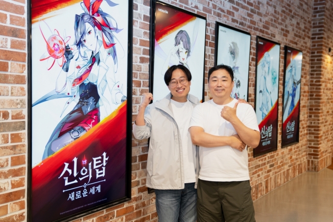 &#039;신의탑: 새로운 세계&#039;를 총괄하는 정언산 넷마블엔투 PD(왼쪽)와 김용원 아트디렉터를 최근 넷마블 사옥에서 만나 인터뷰했다./사진=넷마블 