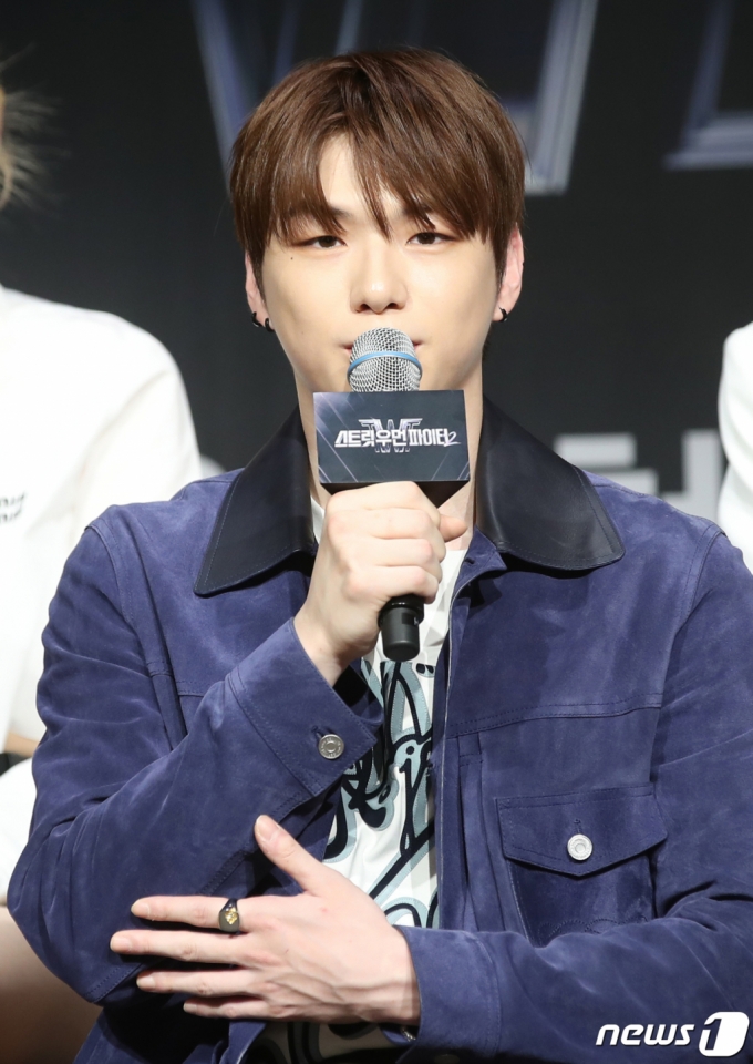 Singer Kang Daniel Apologizes for Past Remarks on ‘Swoopa’ MC