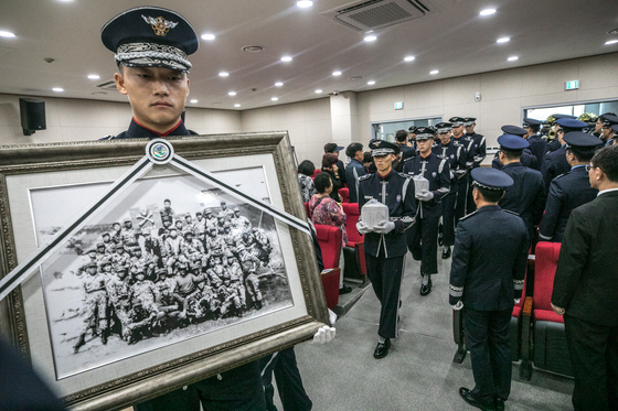 2017년 8월23일 경기 고양시 벽제 군 제7지구 봉안소에서 故 실미도 부대원 합동 봉안식이 열리고 있다. /사진=뉴스1