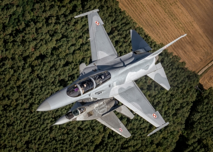 라돔에어쇼 참가를 위해 FA-50GF와 Mig-29가 함께 비행하고 있다./사진제공=KAI