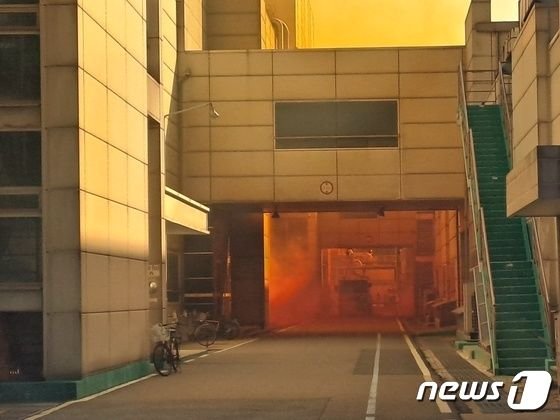 9일 오전 8시55께 전북 군산시 소룡동 OCI 공장에서 화재가 발생했다. /사진제공=전북소방본부 
