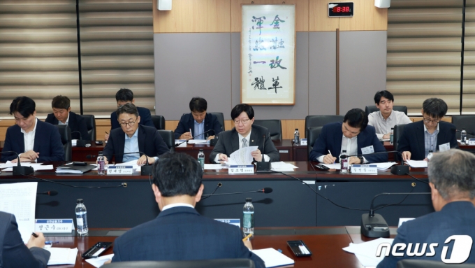 (서울=뉴스1) = 김소영 금융위원회 부위원장이 12일 서울 종로구 정부서울청사에서 '부동산 PF 사업정상화 추진상황 점검 회의'를 주재하고 있다. (금융위원회 제공) /사진=뉴스1