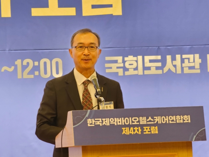 김봉석 보령 신약연구센터 전무가 14일 서울 여의도 '바이오 경제 시대의 글로벌 신약개발 육성 정책 방안' 포럼에서 발제를 맡아 발언하고 있다./사진=이창섭 기자