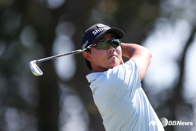 김성현이 18일 PGA 투어 포티넷 챔피언십에서 아이언샷을 날리고 있다. /AFPBBNews=뉴스1
