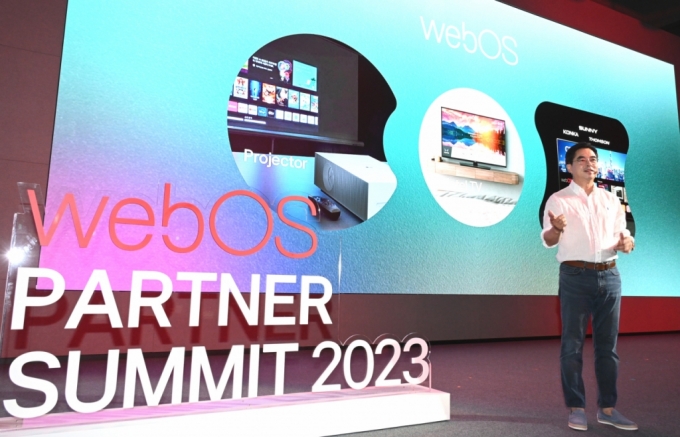  19일 서울 마곡 LG사이언스파크에서 열린 webOS 파트너 서밋(Partner Summit) 2023에서 LG전자 박형세 HE사업본부장(부사장)이 '미디어&엔터테인먼트 플랫폼 기업'으로의 전환을 강조하며 기조연설을 하고 있다./사진제공=LG전