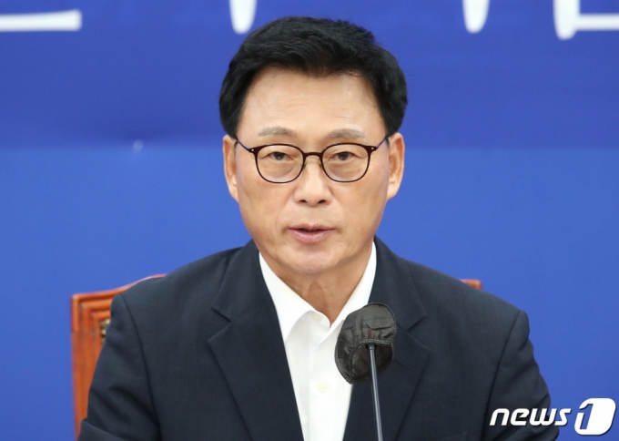 (서울=뉴스1) 임세영 기자 = 박광온 더불어민주당 원내대표가 19일 오전 서울 여의도 국회에서 열린 원내대책회의에서 모두발언을 하고 있다. 2023.9.19/뉴스1 Copyright (C) 뉴스1. All rights reserved. 무단 전재 및 재배포 금지.