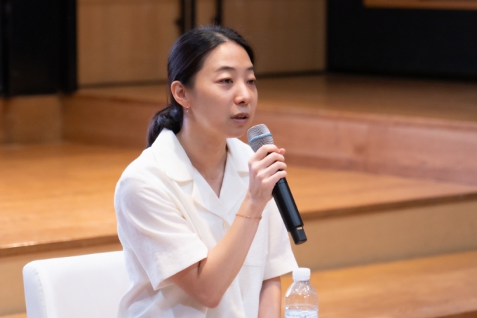 백현정 CJ ENM AI사업추진팀장은 19일 서울 마포구 상암센터에서 '콘텐츠 산업과 AI'라는 주제로 열린 세미나에서 회사 콘텐츠 사업 방향에 대해 설명하고 있다. /사진=CJ ENM