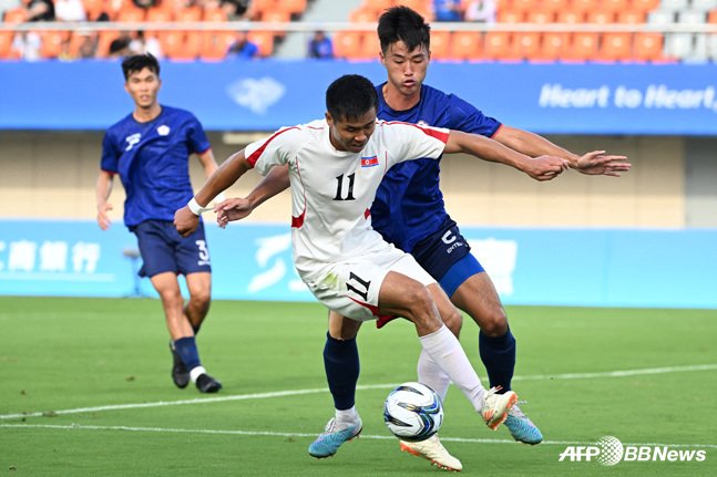 북한(흰색 유니폼)과 대만의 경기. /AFPBBNews=뉴스1