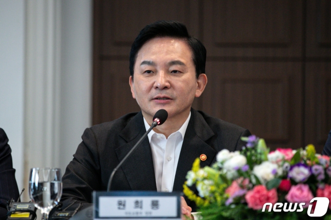(서울=뉴스1) 이승배 기자 = 원희룡 국토교통부 장관이 21일 오전 서울 중구 프레스센터에서 열린 편집인 토론에 참석해 기조발언하고 있다. 2023.9.21/뉴스1 Copyright (C) 뉴스1. All rights reserved. 무단 전재 및 재배포, AI학습 이용 금지.