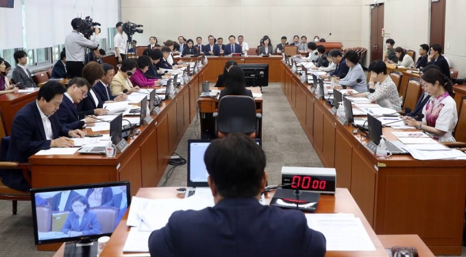 지난 8월25일 오전 서울 여의도 국회에서 보건복지위원회 전체회의가 열리고 있다. /사진= 뉴시스