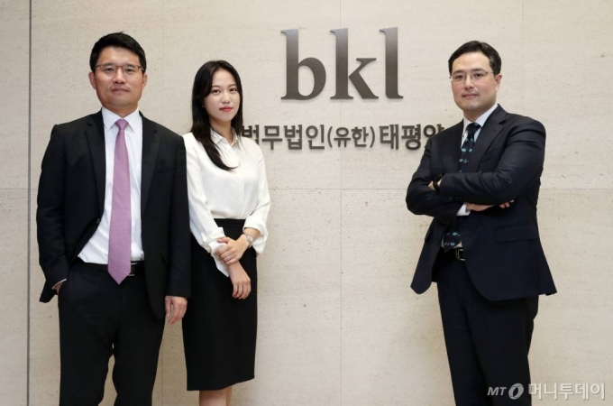 왼쪽부터 법무법인 태평양의 이상현(사법연수원 37기)·윤영원(변호사시험 8회)·염호준(사법연수원 29기) 변호사. /사진=김휘선 기자 hwijpg@