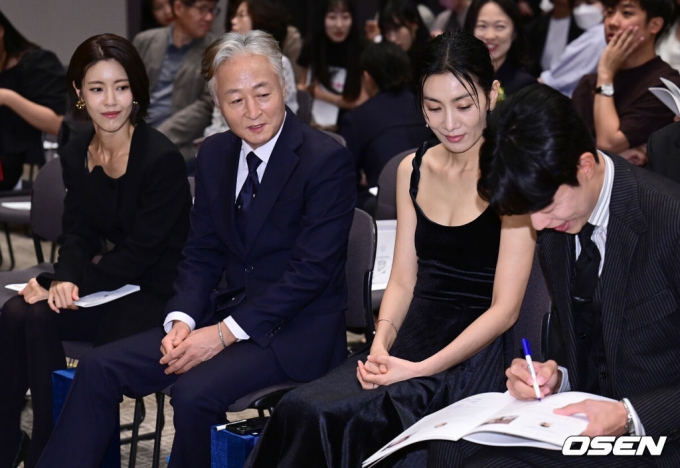 (왼쪽부터) 배우 이윤지, 김종수, 김서형, 류준열 /사진=OSEN