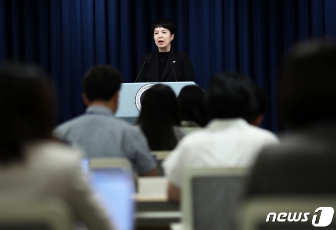 (서울=뉴스1) 오대일 기자 = 김은혜 홍보수석이 17일 오후 용산 대통령실 청사에서 한미일 정상회의 관련 브리핑을 하고 있다. 2023.8.17/뉴스1 Copyright (C) 뉴스1. All rights reserved. 무단 전재 및 재배포 금지.