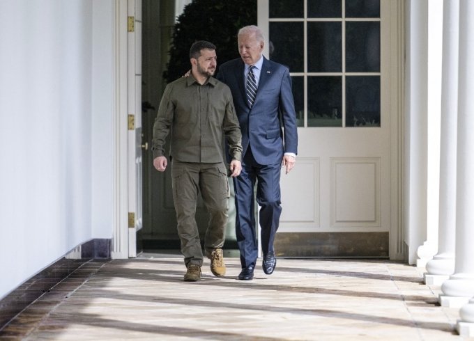 21일(현지시간) 백악관에서 조 바이든 미국 대통령이 볼로디미르 젤렌스키 우크라이나 대통령을 만났다./AFPBBNews=뉴스1
