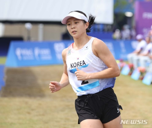 근대 5종 결승에서 육상을 소화하고 있는 김선우. /사진=뉴시스