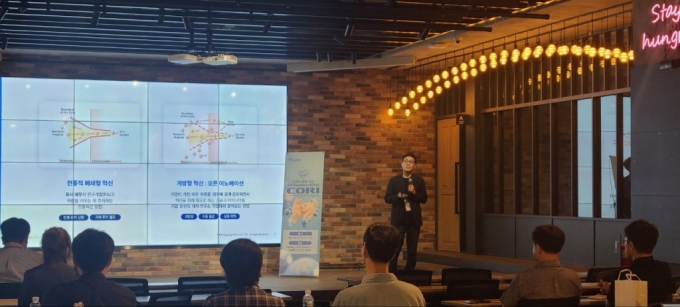 박재현 탭엔젤파트너스 대표가 26일 서울 드림플러스 강남에서 열린 &#039;2023 CORI 공공-민간 오픈이노베이션 네트워킹 행사&#039;에서 발표를 하고 있다/사진제공=탭엔젤파트너스  