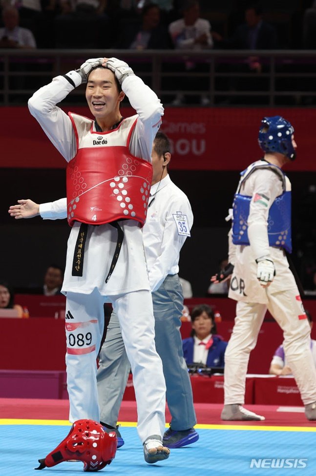 우승 후 기뻐하는 박우혁(왼쪽). /사진=뉴시스
