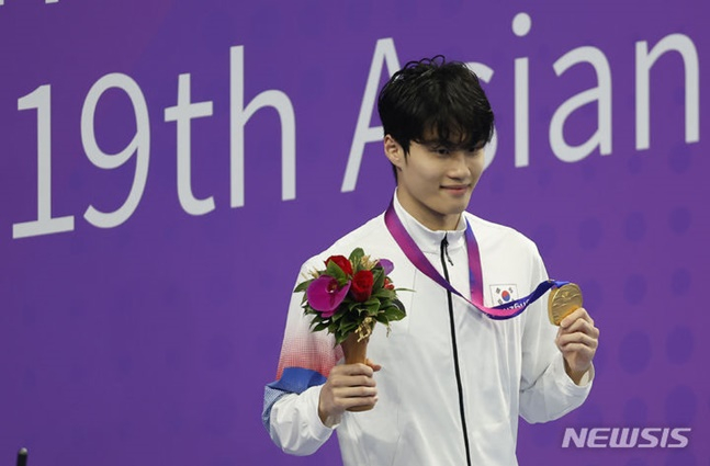 '매 순간 신기록' 황선우, 박태환도 넘었다... 벌써 메달 5개+대회新까지 '올림픽만 남았다' [항저우 현장]