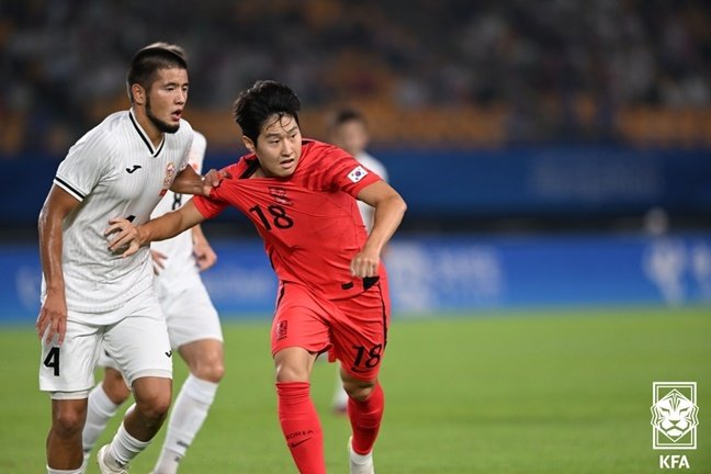 한국의 에이스 이강인(오른쪽). /사진=대한축구협회 제공