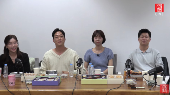(왼쪽부터 순서대로) '나는솔로' 16기 최종 커플이 된 정숙·영철, 현숙·영식(모두 가명). /사진=유튜브 채널 '촌장엔터테인먼트TV' 영상