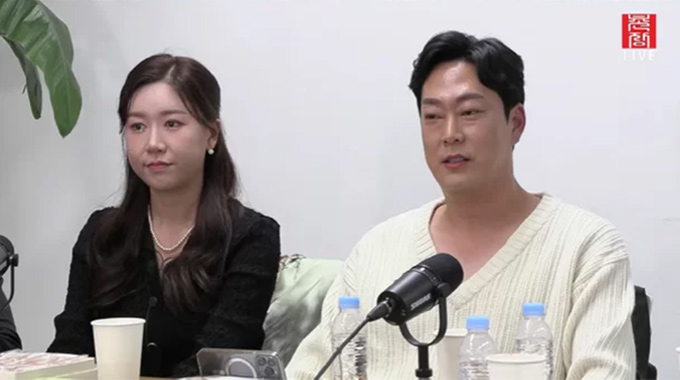 (왼쪽부터 순서대로) '나는솔로' 16기 최종 커플이 된 정숙·영철.(모두 가명). /사진=유튜브 채널 '촌장엔터테인먼트TV' 영상