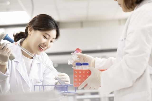 UST(과학기술연합대학원대학교) 학생들이 연구하고 있는 모습. / 사진=UST(과학기술연합대학원대학교)