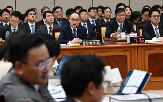 이원석 검찰총장이 23일 서울 서초구 대검찰청에서 열린 국회 법제사법위원회의 대검찰청 국정감사에서 의원들의 질의에 답하고 있다. /사진=뉴시스