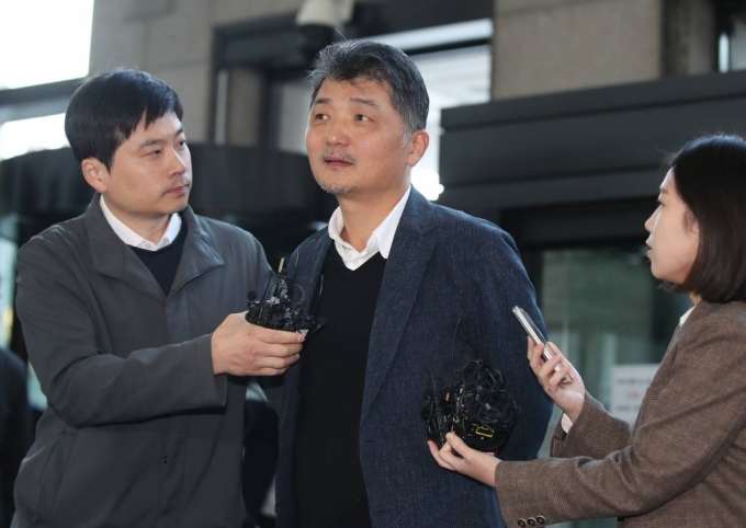 김범수 카카오 미래이니셔티브센터장이 SM엔터테인먼트 주가 시세 조종 의혹과 관련해 23일 서울 금융감독원으로 출석하고 있다. /사진=뉴시스