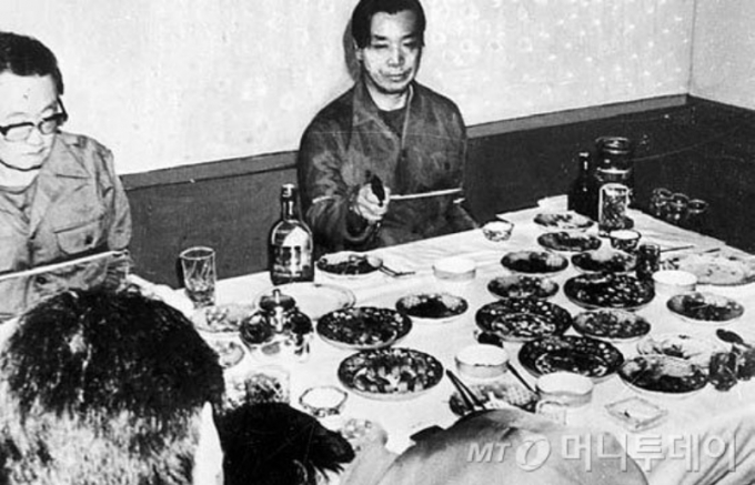 10·26사태 현장검증을 하는 김재규 전 중앙정보부장/사진=머니투데이 DB